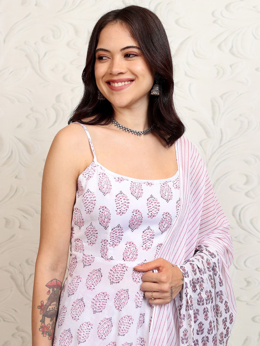 Vishudh Women Ethnic Motifs Printed Regular Pure Cotton Kurta with Trousers & With Dupatta, White
Vishudh Women Ethnic Motifs Printed Regular Pure Cotton Kurta with Trousers & With Dupatta, White