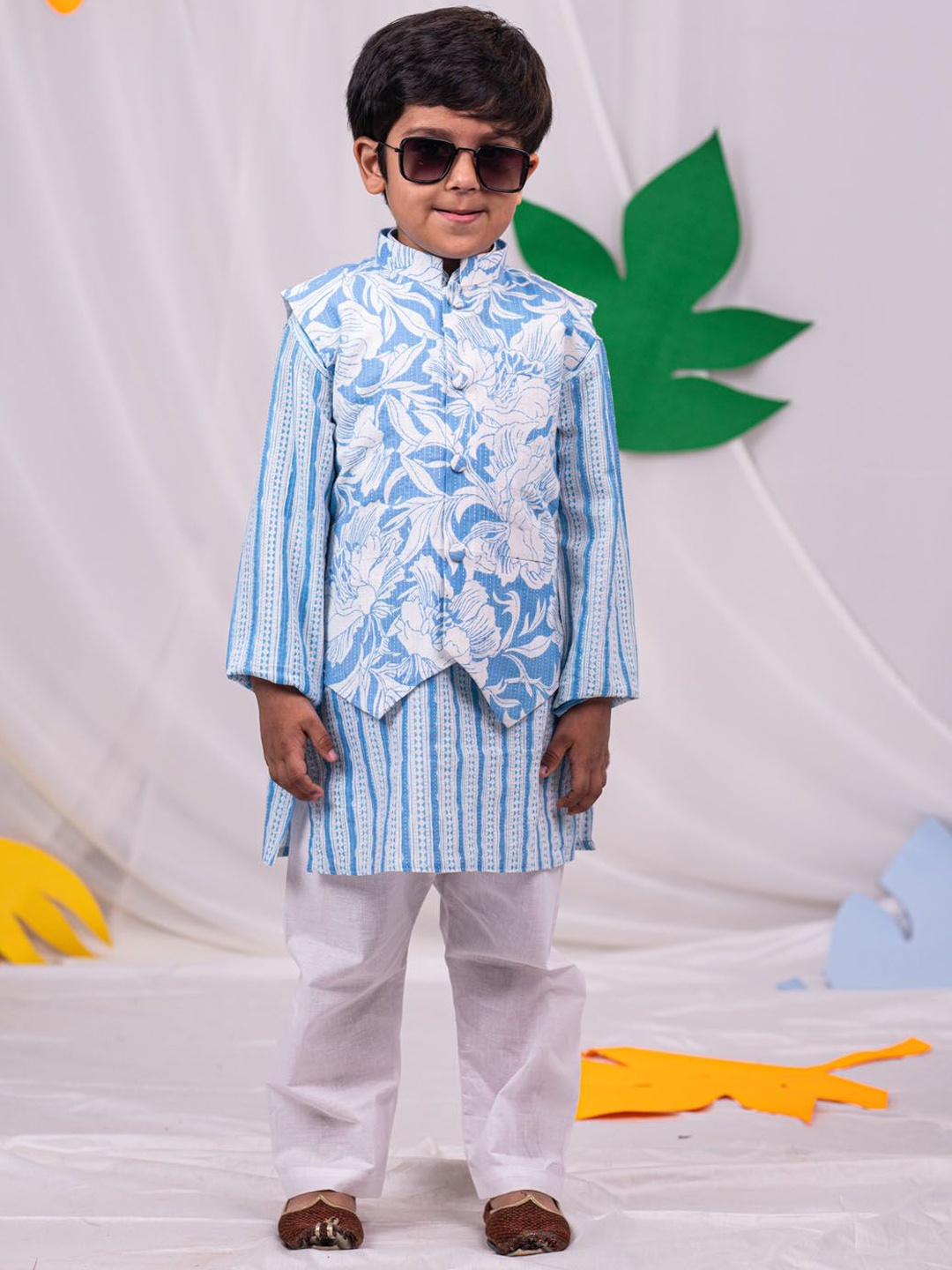 VASTRAMAY Boys Floral Printed Regular Kantha Work Pure Cotton Kurta with Pyjamas, Blue
VASTRAMAY Boys Floral Printed Regular Kantha Work Pure Cotton Kurta with Pyjamas, Blue