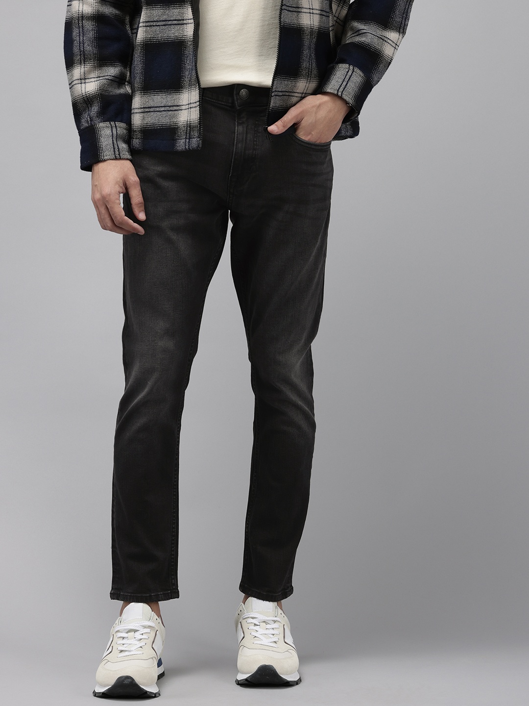 U.S. Polo Assn. Denim Co. Men Henry Tapered Cropped Fit Light Fade Stretchable Jeans, Black
U.S. Polo Assn. Denim Co. Men Henry Tapered Cropped Fit Light Fade Stretchable Jeans, Black