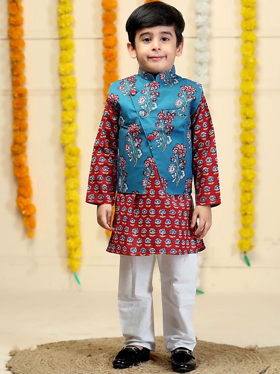 The Mom Store Boys Floral Printed Regular Pure Cotton Kurta with Pyjamas, Blue
The Mom Store Boys Floral Printed Regular Pure Cotton Kurta with Pyjamas, Blue