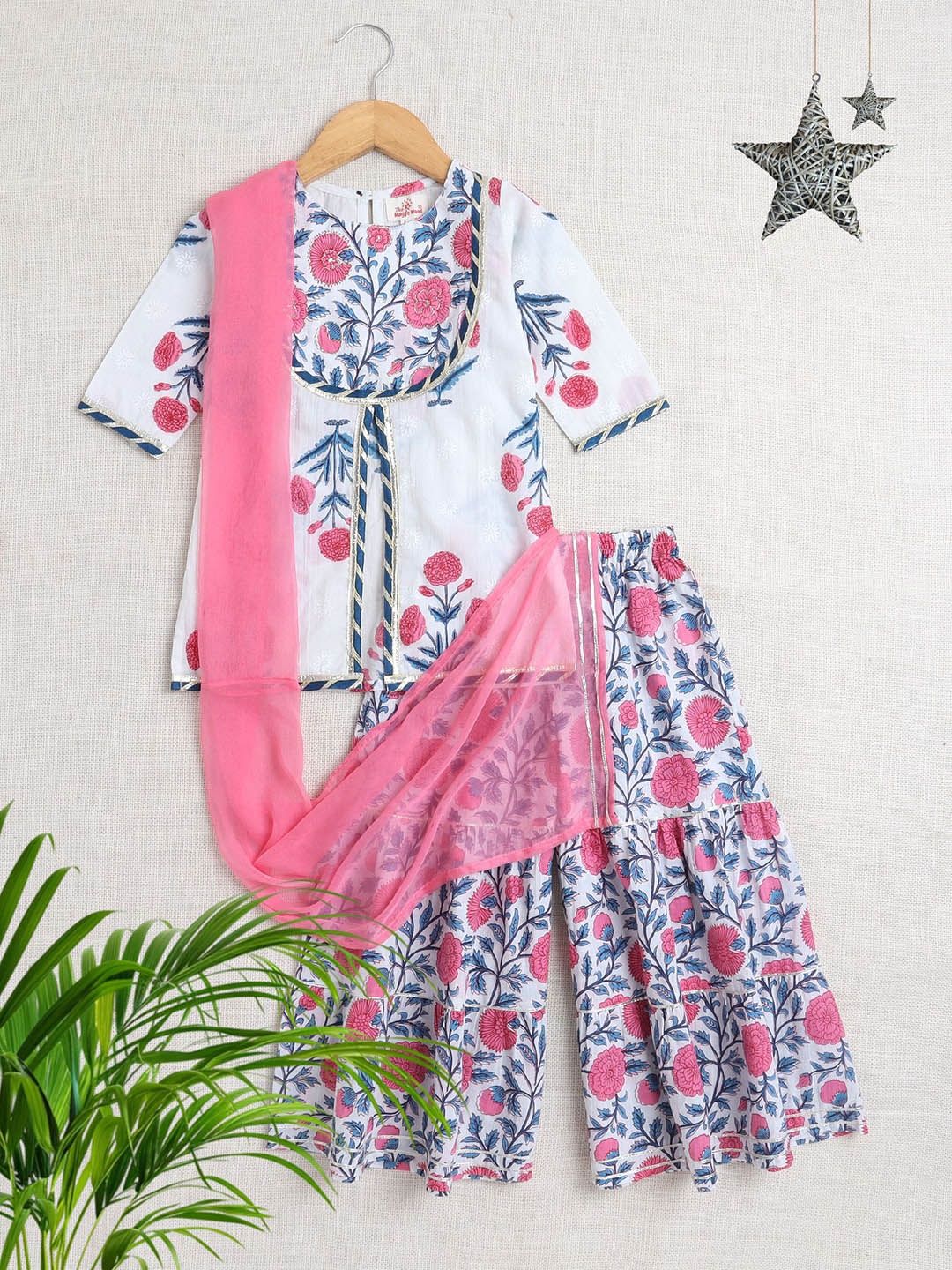 The Magic Wand Girls Floral Printed Regular Kurta with Sharara & With Dupatta, Blue
The Magic Wand Girls Floral Printed Regular Kurta with Sharara & With Dupatta, Blue