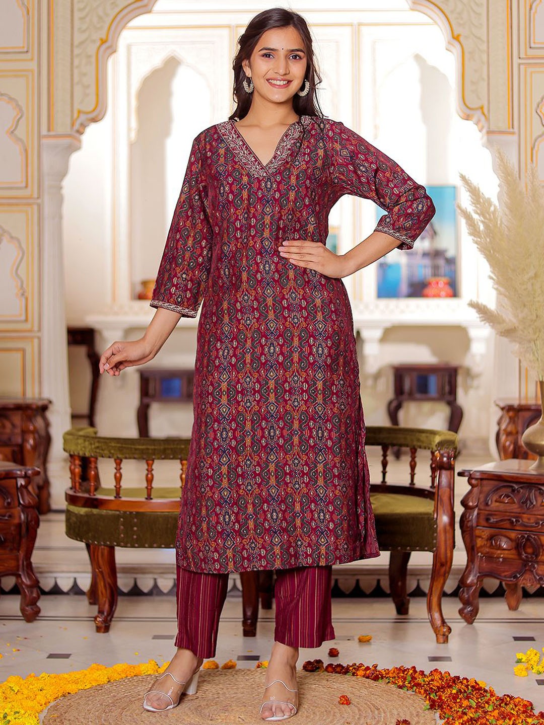 VASVI Women Ethnic Motifs Embroidered Regular Thread Work Kurta with Trousers, Burgundy
VASVI Women Ethnic Motifs Embroidered Regular Thread Work Kurta with Trousers, Burgundy