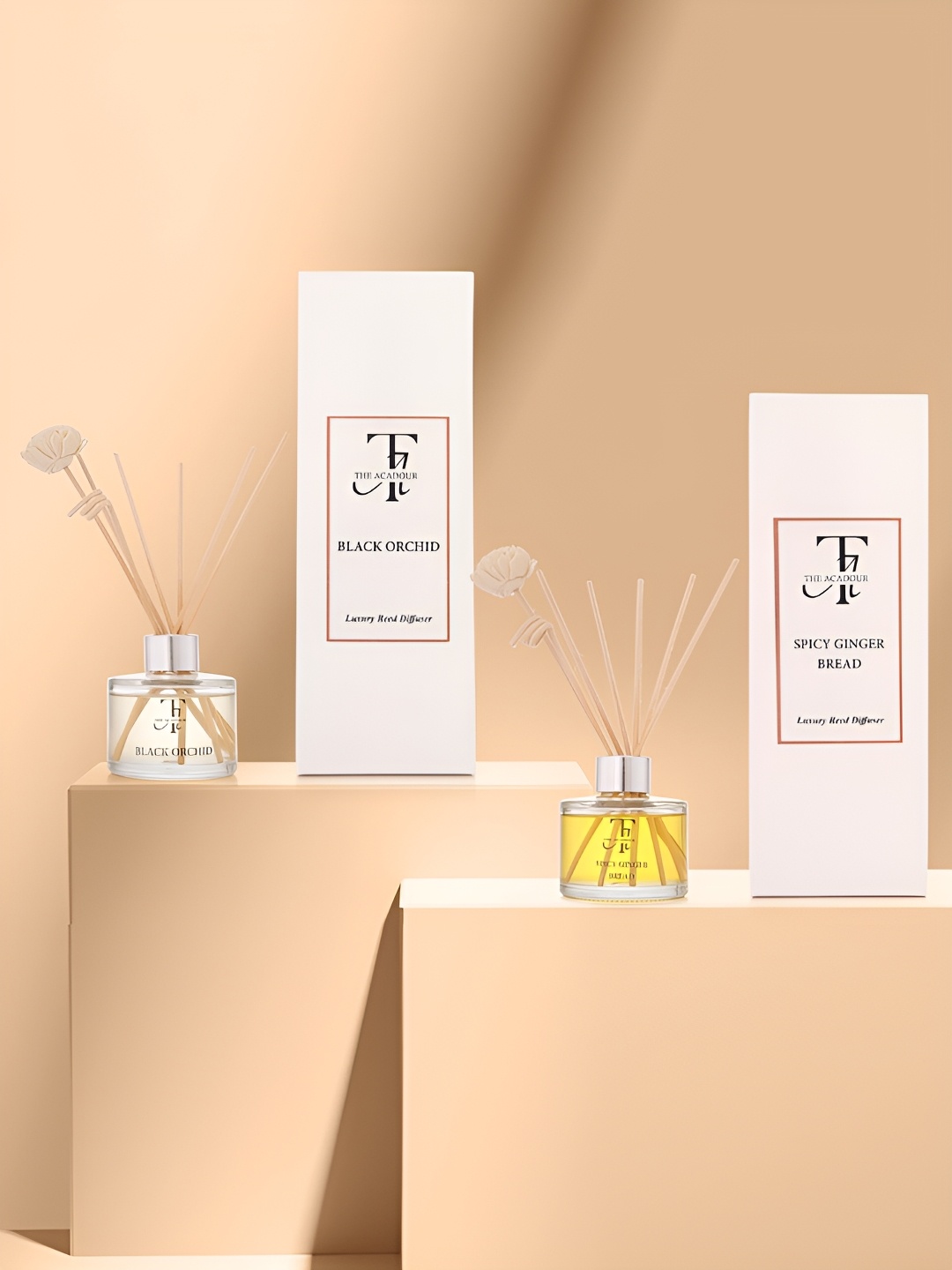 THE ACADOUR Set of 2 Reed Diffusers Spicy Gingerbread and Black Orchid 100ml each, Transparent
THE ACADOUR Set of 2 Reed Diffusers Spicy Gingerbread and Black Orchid 100ml each, Transparent