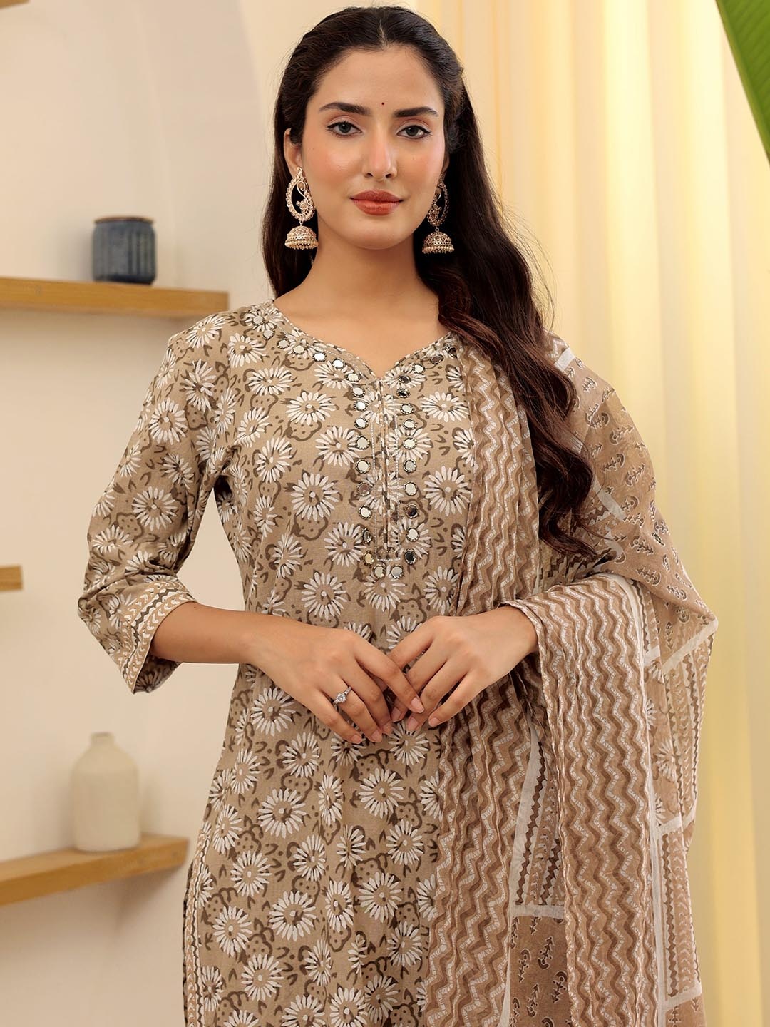 RANGREAL Women Floral Printed Regular Pure Cotton Kurta with Trousers & With Dupatta, Brown
RANGREAL Women Floral Printed Regular Pure Cotton Kurta with Trousers & With Dupatta, Brown