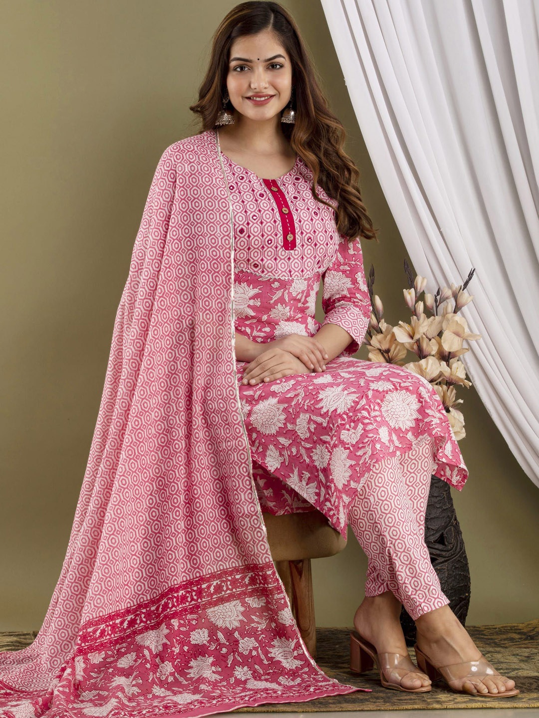 RANGREAL Women Floral Printed Regular Pure Cotton Kurta with Trousers & With Dupatta, Pink
RANGREAL Women Floral Printed Regular Pure Cotton Kurta with Trousers & With Dupatta, Pink