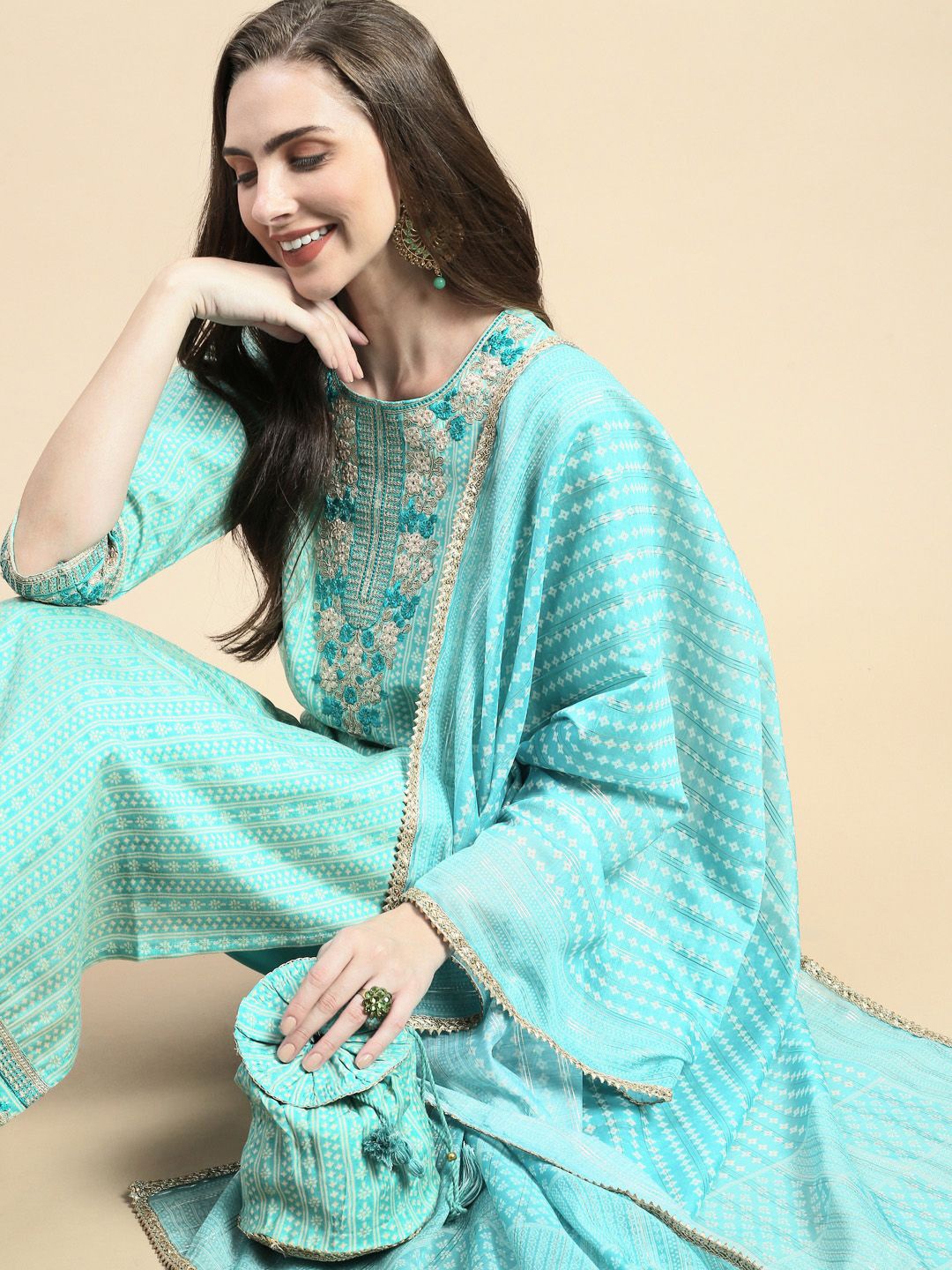 SHOWOFF Women Ethnic Motifs Embroidered Regular Thread Work Kurta with Trousers & With Dupatta, Sea green
SHOWOFF Women Ethnic Motifs Embroidered Regular Thread Work Kurta with Trousers & With Dupatta, Sea green