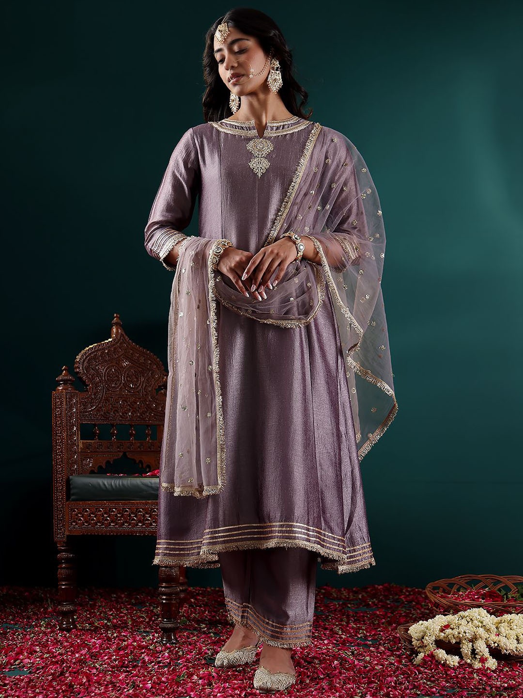 Varanga Women Floral Embroidered Panelled Kurta with Trousers & With Dupatta, Lavender
Varanga Women Floral Embroidered Panelled Kurta with Trousers & With Dupatta, Lavender