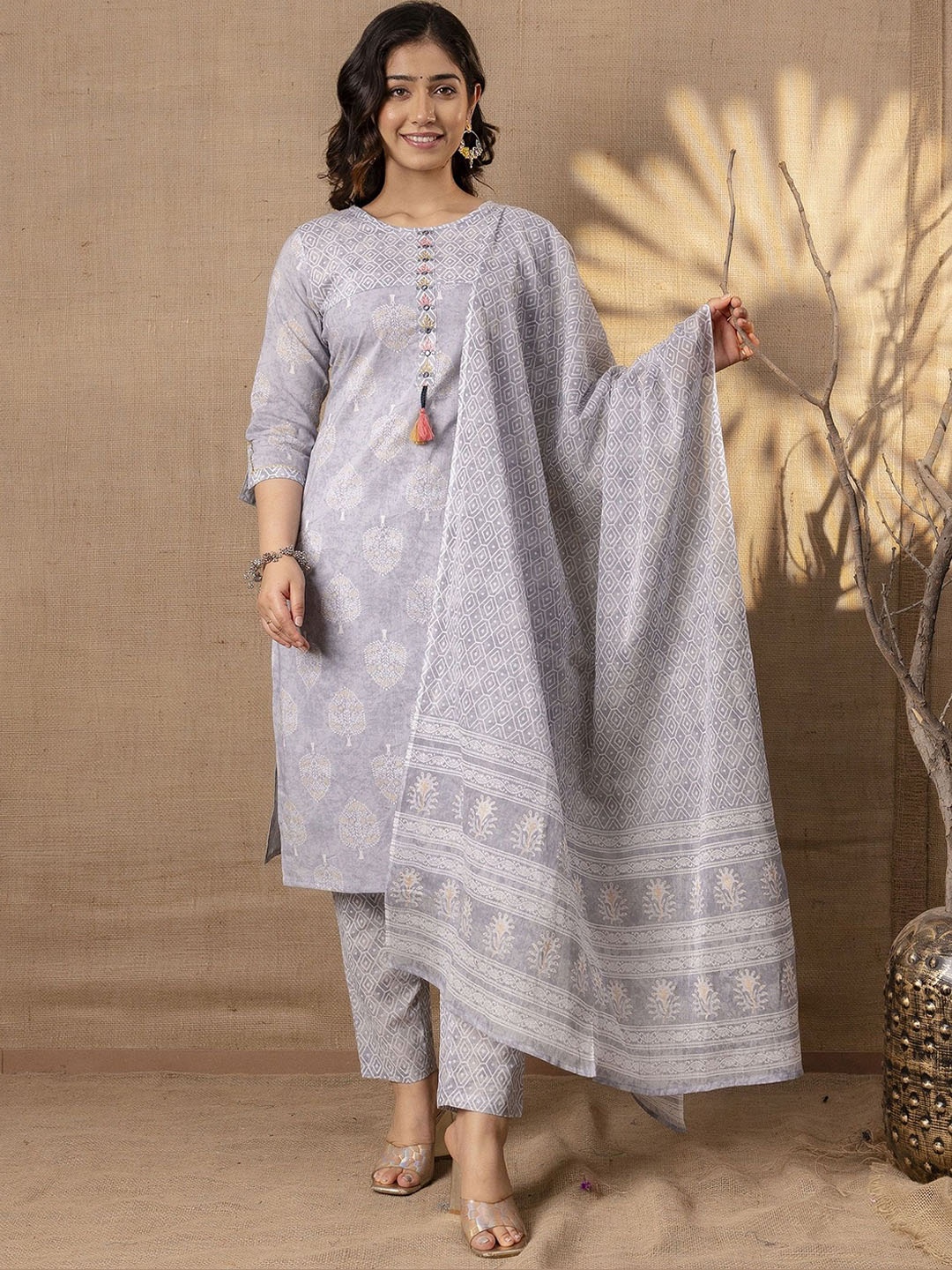 Charu Women Floral Printed Regular Thread Work Pure Cotton Kurta with Trousers & With Dupatta, Grey
Charu Women Floral Printed Regular Thread Work Pure Cotton Kurta with Trousers & With Dupatta, Grey