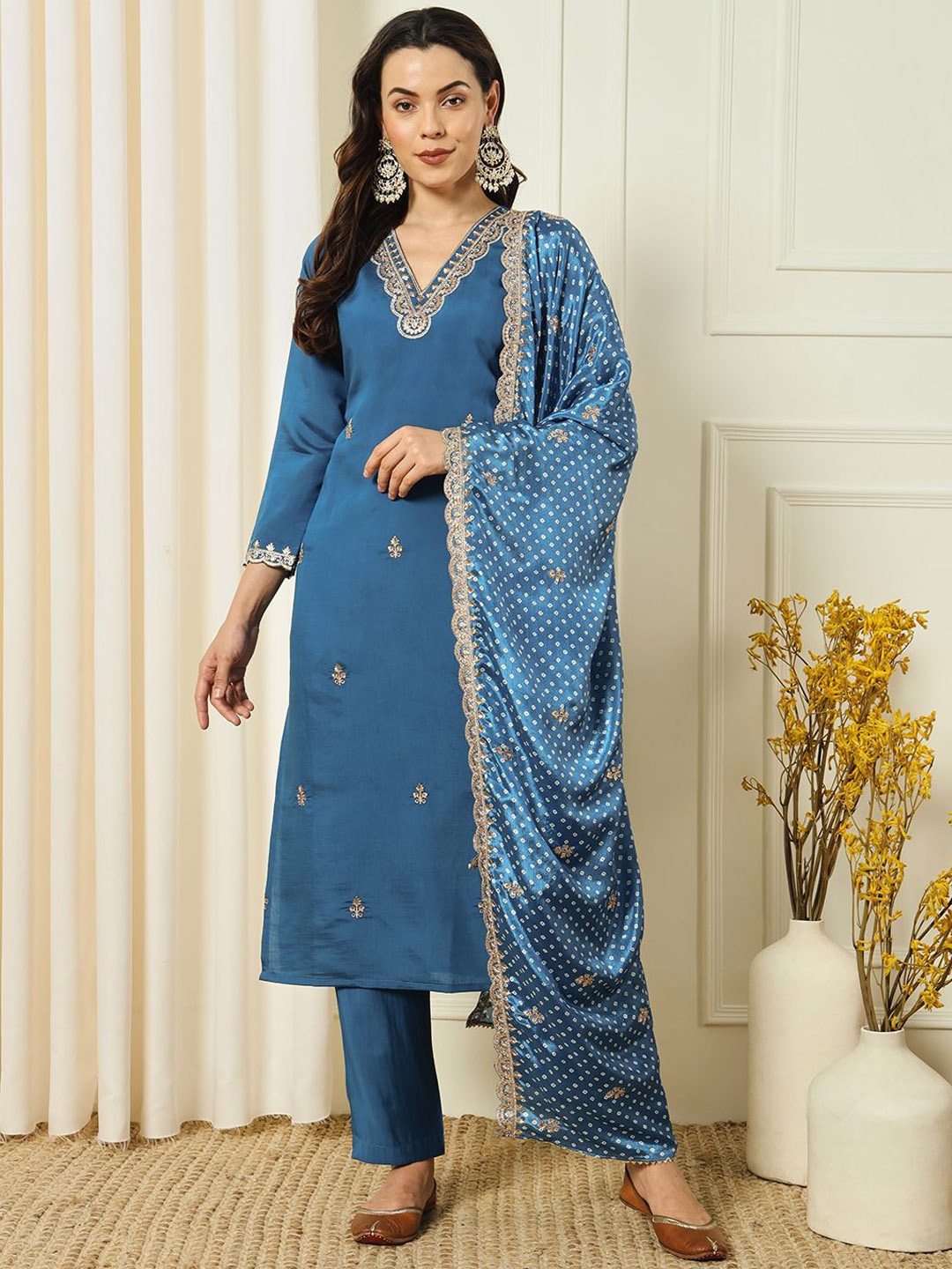 S.K.C Women Ethnic Motifs Embroidered Regular Sequinned Kurti with Trousers & With Dupatta, Teal
S.K.C Women Ethnic Motifs Embroidered Regular Sequinned Kurti with Trousers & With Dupatta, Teal