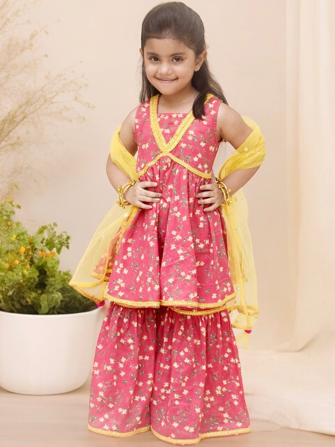 Fayon Kids Girls Floral Printed Empire Pure Cotton Kurta with Sharara & With Dupatta, Pink
Fayon Kids Girls Floral Printed Empire Pure Cotton Kurta with Sharara & With Dupatta, Pink