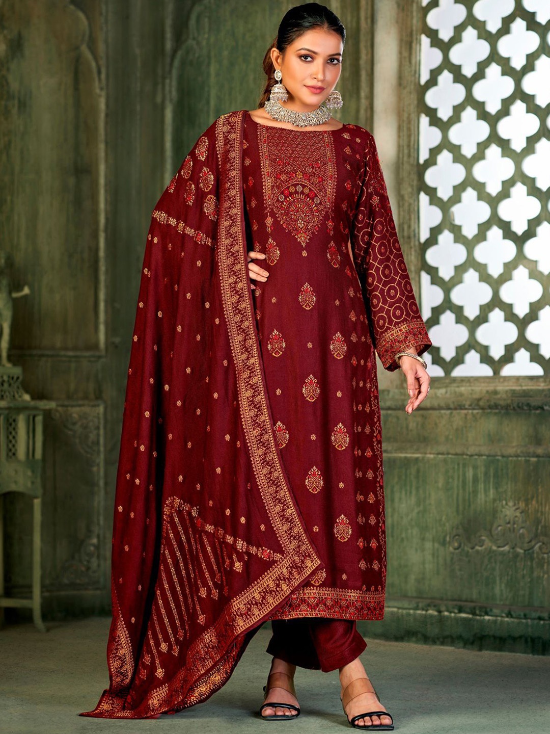 ODETTE Women Ethnic Motifs Printed Regular Kurta with Churidar & With Dupatta, Maroon
ODETTE Women Ethnic Motifs Printed Regular Kurta with Churidar & With Dupatta, Maroon