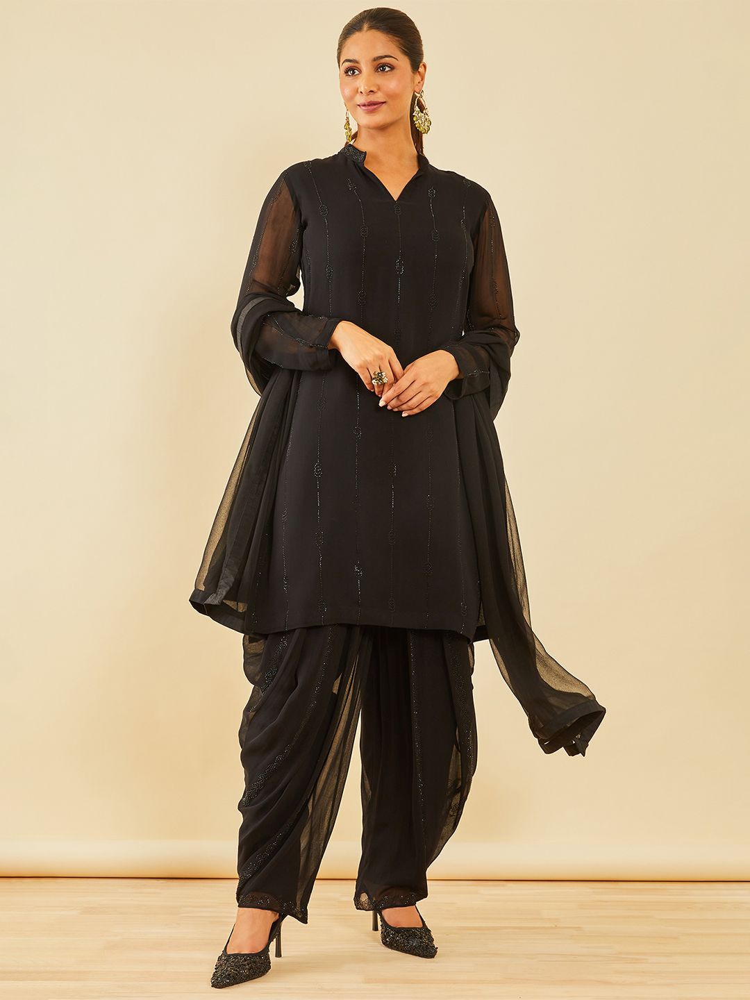 Soch Women Floral Embroidered Regular Beads and Stones Kurta with Patiala & With Dupatta, Black
Soch Women Floral Embroidered Regular Beads and Stones Kurta with Patiala & With Dupatta, Black