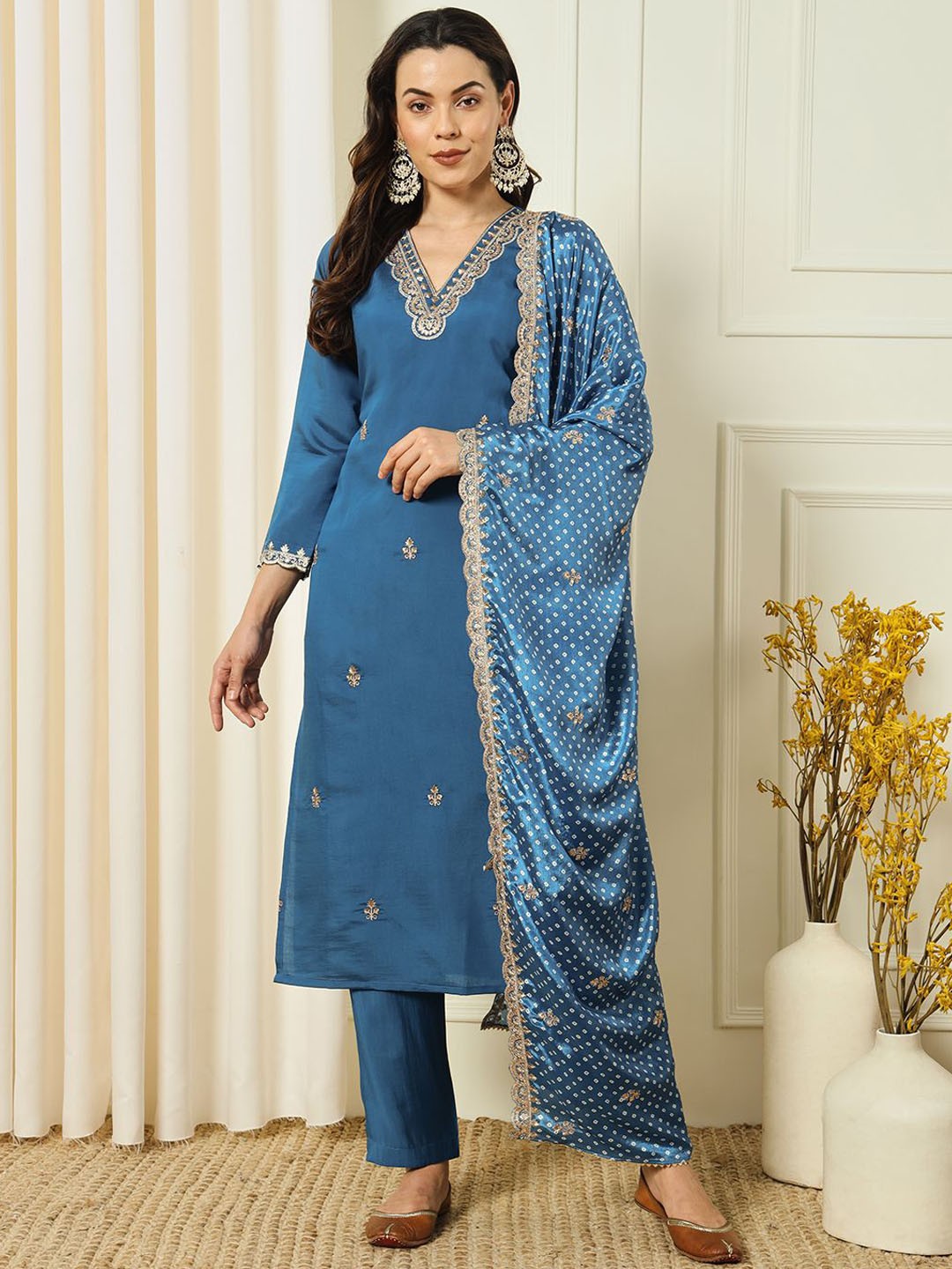 BAESD Women Ethnic Motifs Embroidered Regular Kurta with Trousers & With Dupatta, Teal
BAESD Women Ethnic Motifs Embroidered Regular Kurta with Trousers & With Dupatta, Teal