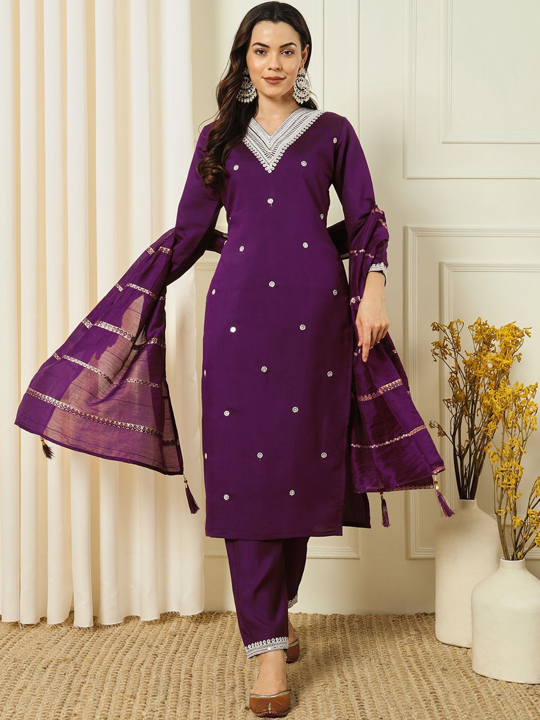 BAESD Women Ethnic Motifs Embroidered Regular Thread Work Kurta with Trousers & With Dupatta, Violet
BAESD Women Ethnic Motifs Embroidered Regular Thread Work Kurta with Trousers & With Dupatta, Violet