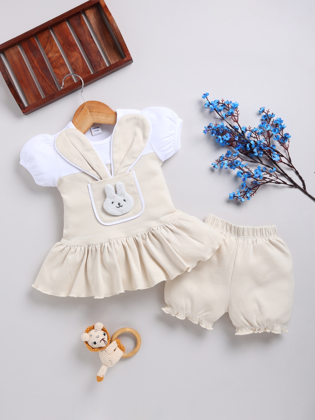 Moms Love Infant Girls Applique Detailed Puff Sleeve Pure Cotton Drop-Waist Dress, Beige
Moms Love Infant Girls Applique Detailed Puff Sleeve Pure Cotton Drop-Waist Dress, Beige