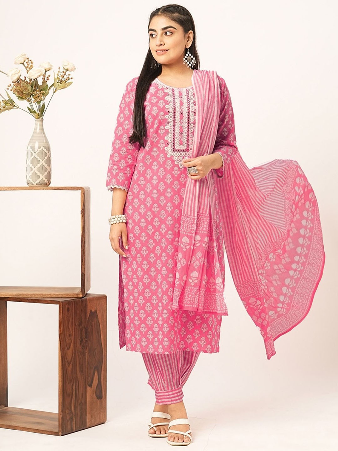 ODETTE Women Floral Printed Regular Mirror Work Kurta with Trousers & With Dupatta, Pink
ODETTE Women Floral Printed Regular Mirror Work Kurta with Trousers & With Dupatta, Pink