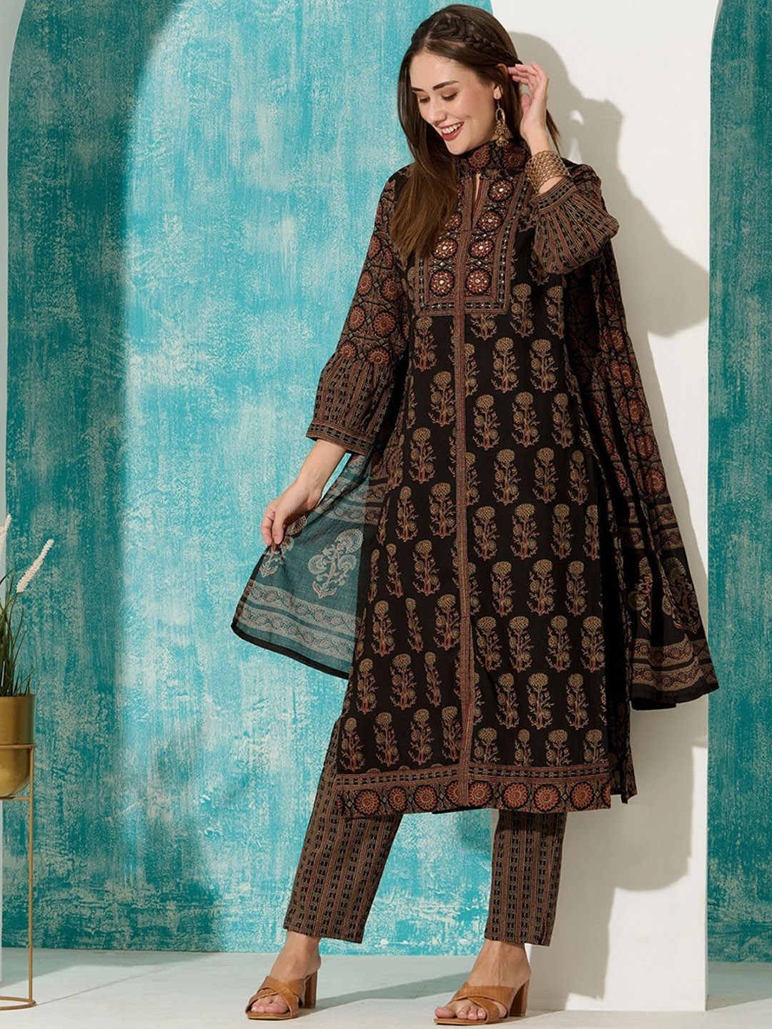 ODETTE Women Ethnic Motifs Printed Regular Thread Work Kurta with Trousers & With Dupatta, Brown
ODETTE Women Ethnic Motifs Printed Regular Thread Work Kurta with Trousers & With Dupatta, Brown