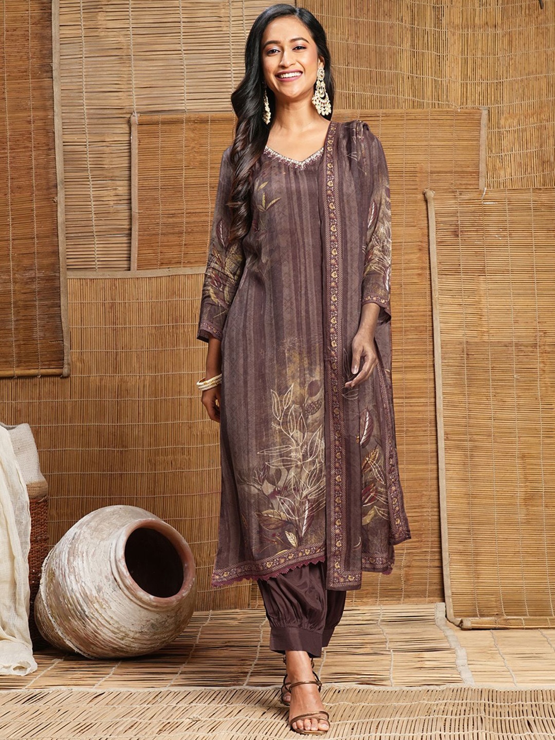 ODETTE Women Floral Printed Regular Sequinned Kurta with Trousers & With Dupatta, Brown
ODETTE Women Floral Printed Regular Sequinned Kurta with Trousers & With Dupatta, Brown