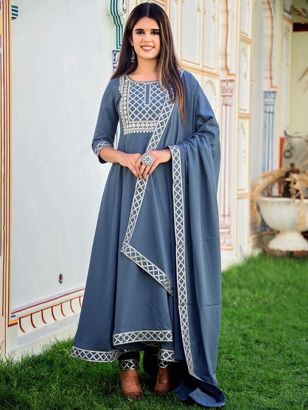 ELVISH JAIPUR Women Ethnic Motifs Yoke Design Regular Sequinned Kurta with Trousers & With Dupatta, Grey
ELVISH JAIPUR Women Ethnic Motifs Yoke Design Regular Sequinned Kurta with Trousers & With Dupatta, Grey