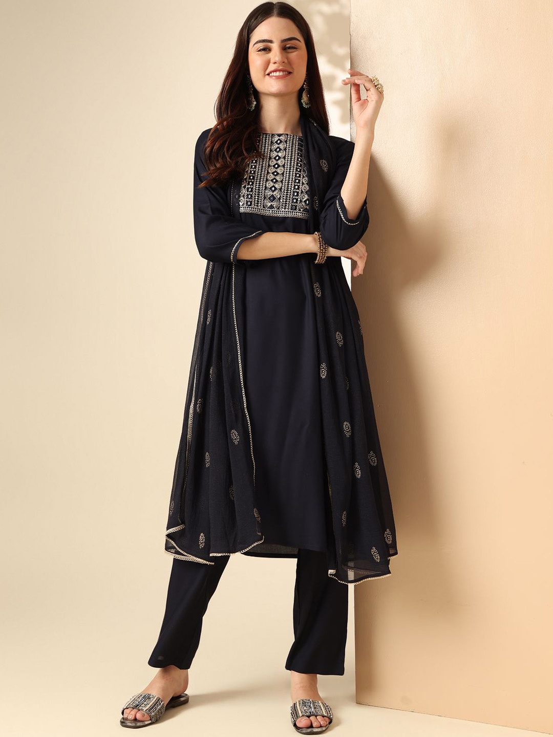 Anouk Ethnic Motifs Yoke Design Thread Work Straight Kurta With Trousers & Dupatta, Navy blue
Anouk Ethnic Motifs Yoke Design Thread Work Straight Kurta With Trousers & Dupatta, Navy blue