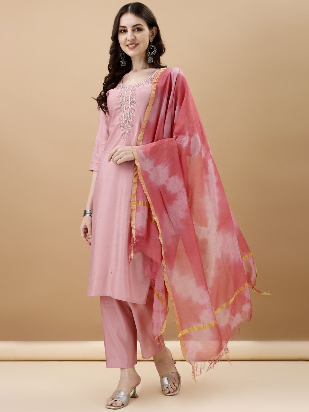 SAPTRANGI Floral Yoke Design Beads & Stones Straight Kurta with Trousers & Dupatta, Pink
SAPTRANGI Floral Yoke Design Beads & Stones Straight Kurta with Trousers & Dupatta, Pink