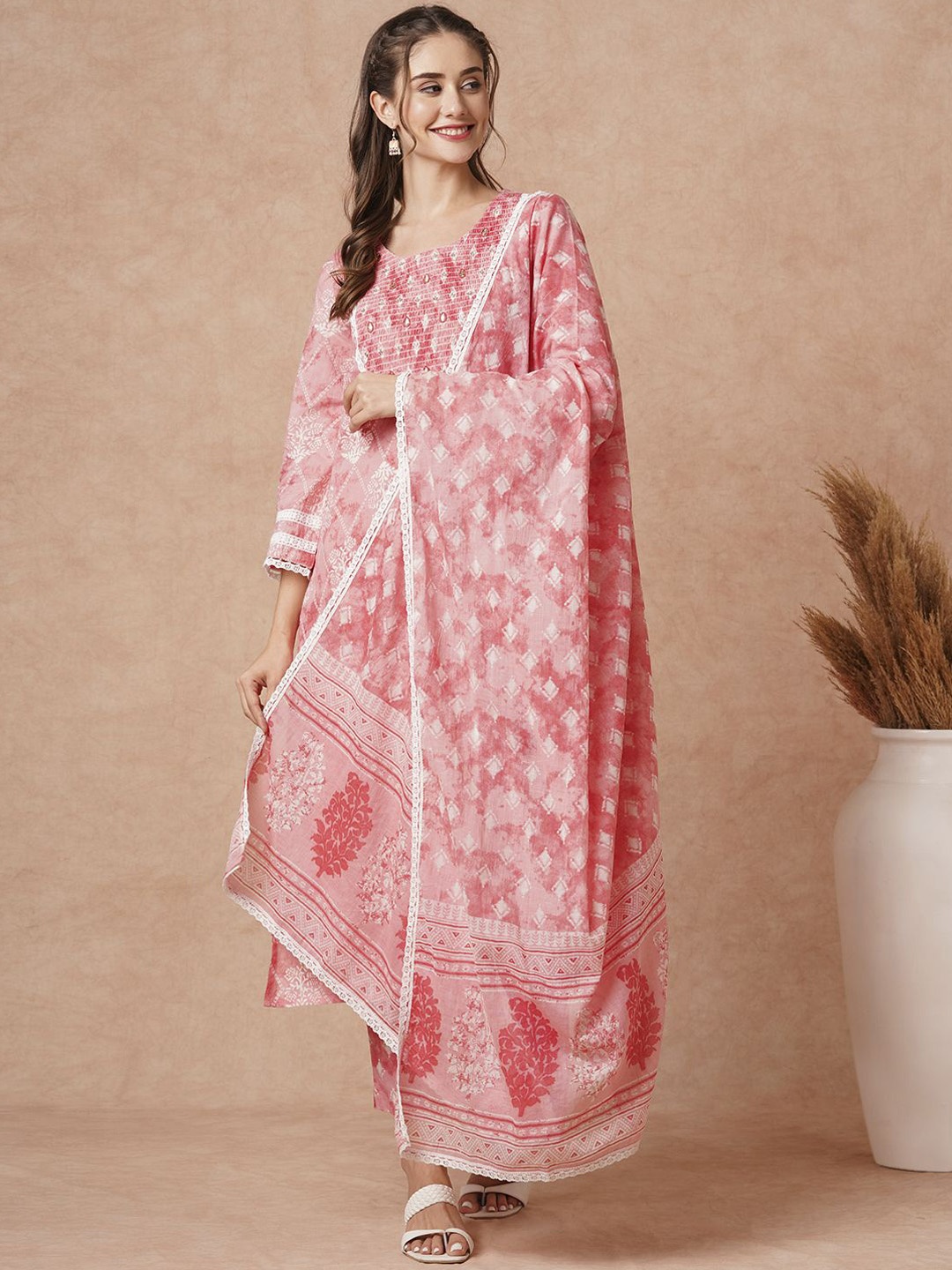 FASHOR Ethnic Motifs Printed Regular Pure Cotton Straight Kurta With Trousers & Dupatta, Pink
FASHOR Ethnic Motifs Printed Regular Pure Cotton Straight Kurta With Trousers & Dupatta, Pink