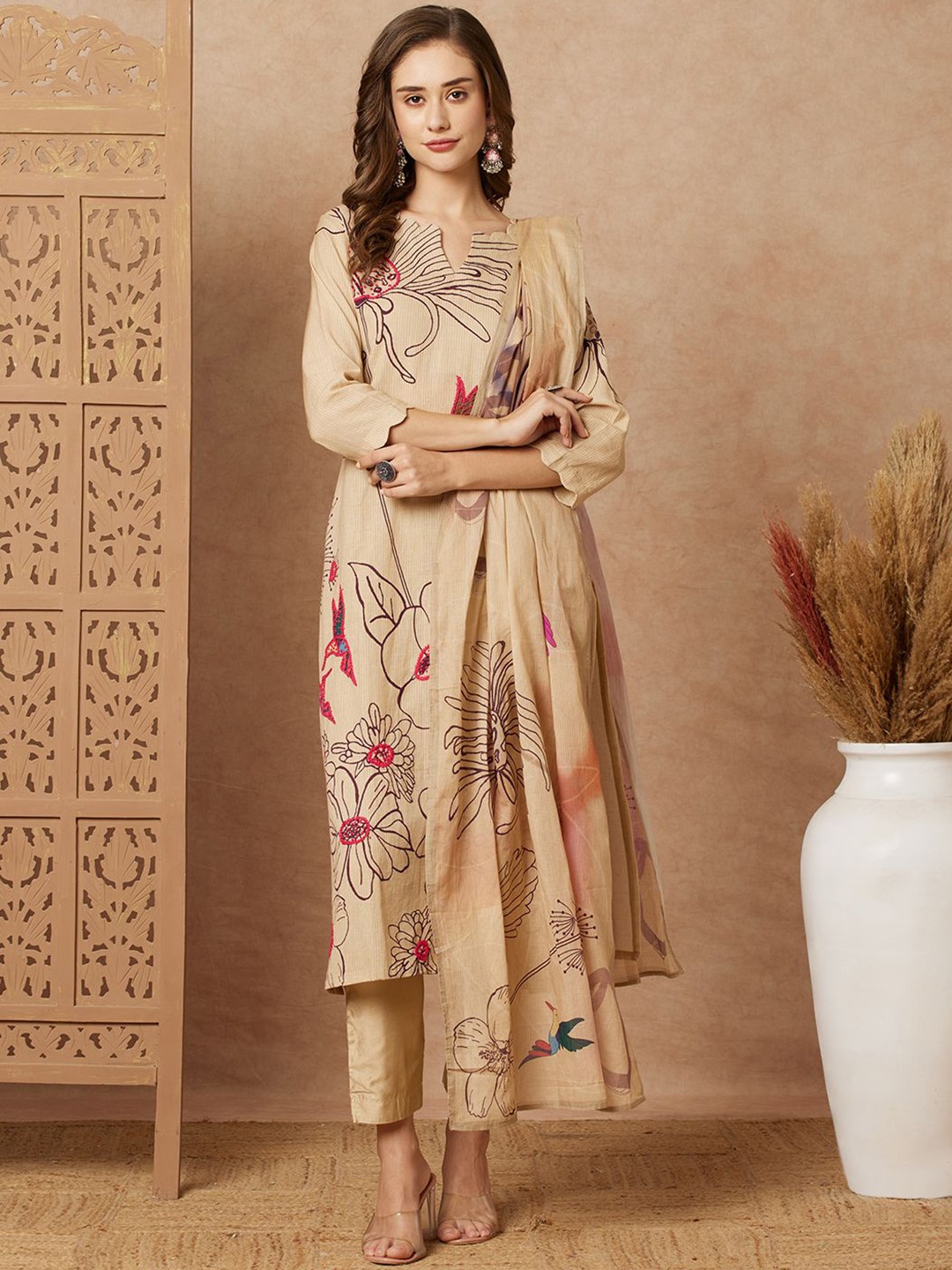 FASHOR Floral Printed Notch Neck Pure Cotton Straight Kurta with Trousers & Dupatta, Beige
FASHOR Floral Printed Notch Neck Pure Cotton Straight Kurta with Trousers & Dupatta, Beige
