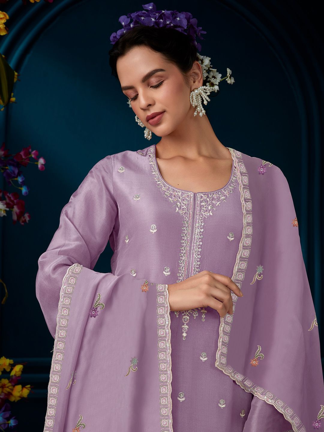 Indo Era Ethnic Motifs Embroidered Regular Beads And Stones Kurta With Trousers & Dupatta, Lavender
Indo Era Ethnic Motifs Embroidered Regular Beads And Stones Kurta With Trousers & Dupatta, Lavender