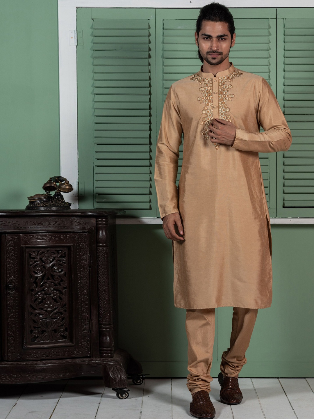 Anouk Brown Geometric Yoke Design Mandarin Collar Thread Work Straight Kurta With Churidar
Anouk Brown Geometric Yoke Design Mandarin Collar Thread Work Straight Kurta With Churidar
