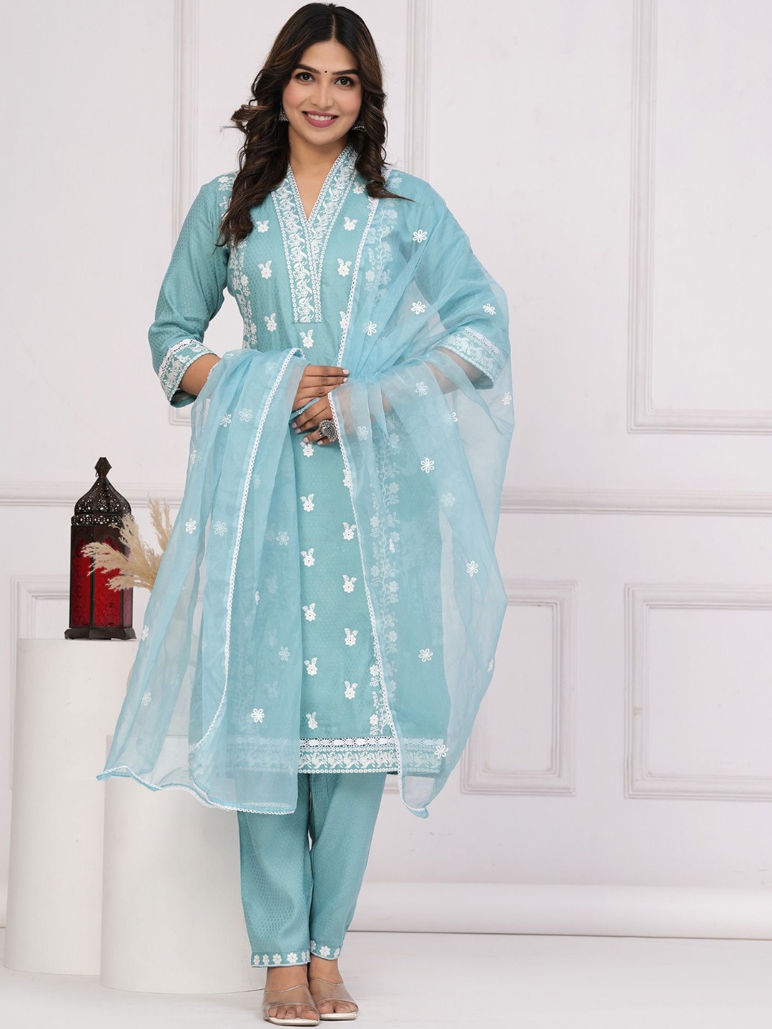 PARUCREATION Floral Embroidered Regular Thread Work A-Line Kurta Set, Turquoise blue
PARUCREATION Floral Embroidered Regular Thread Work A-Line Kurta Set, Turquoise blue