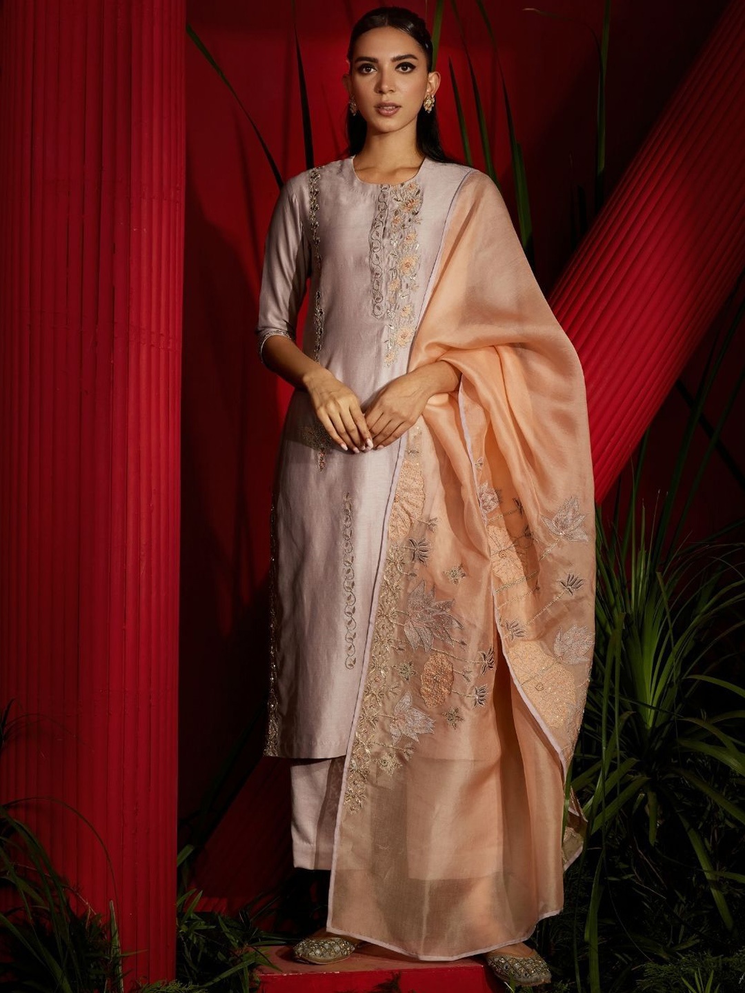 Shreeka Women Embroidered Regular Beads and Stones Kurta with Trousers & Dupatta, Mauve
Shreeka Women Embroidered Regular Beads and Stones Kurta with Trousers & Dupatta, Mauve