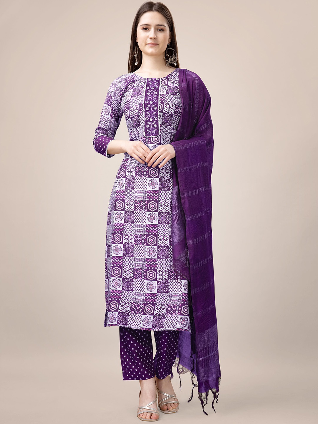 Rujave Geometric Printed Pure Cotton Straight Kurta With Trousers & Dupatta Set, Purple
Rujave Geometric Printed Pure Cotton Straight Kurta With Trousers & Dupatta Set, Purple