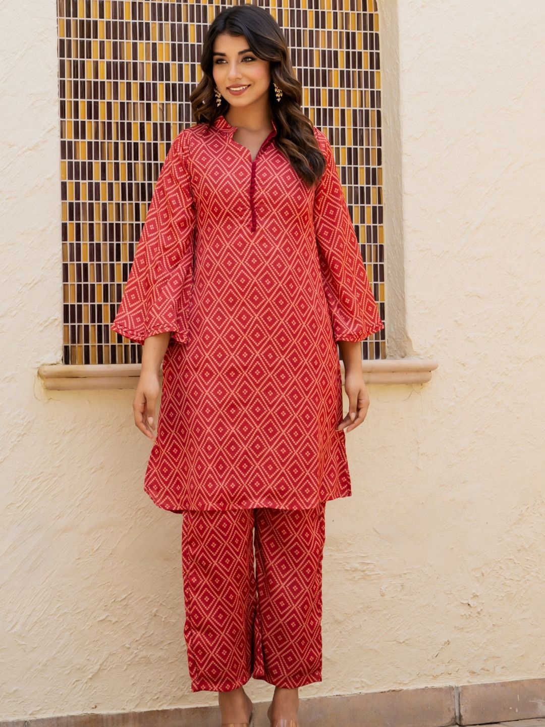 HOUSE OF JAMOTI Geometric Printed Mandarin Collar Regular Satin Kurta with Trousers, Red
HOUSE OF JAMOTI Geometric Printed Mandarin Collar Regular Satin Kurta with Trousers, Red