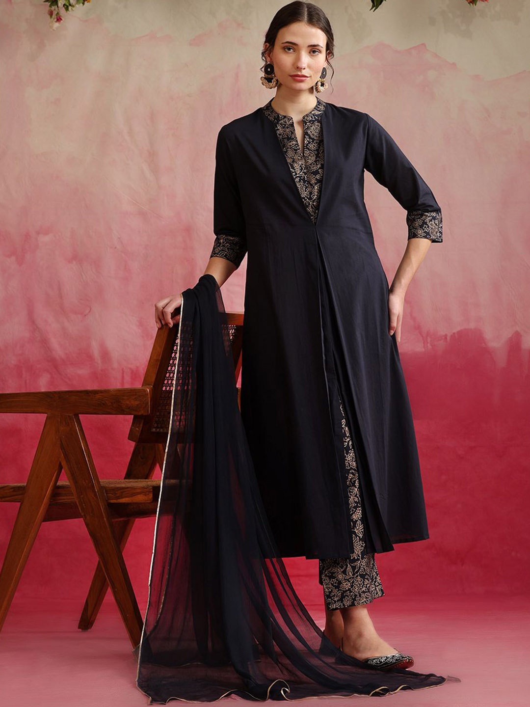 Khushal K Floral Yoke Design Mandarin Collar Pure Cotton Kurta with Palazzos & Dupatta, Blue
Khushal K Floral Yoke Design Mandarin Collar Pure Cotton Kurta with Palazzos & Dupatta, Blue