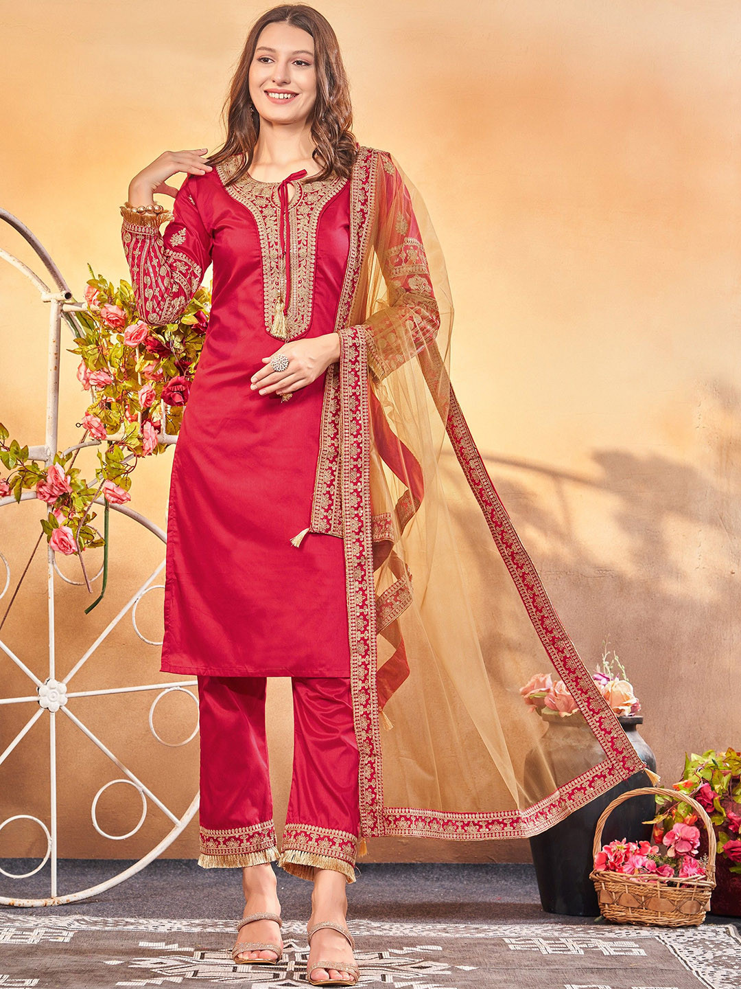 WORIVOC Ethnic Motifs Embroidered Thread Work Kurta With Trousers & Dupatta, Maroon 
WORIVOC Ethnic Motifs Embroidered Thread Work Kurta With Trousers & Dupatta, Maroon