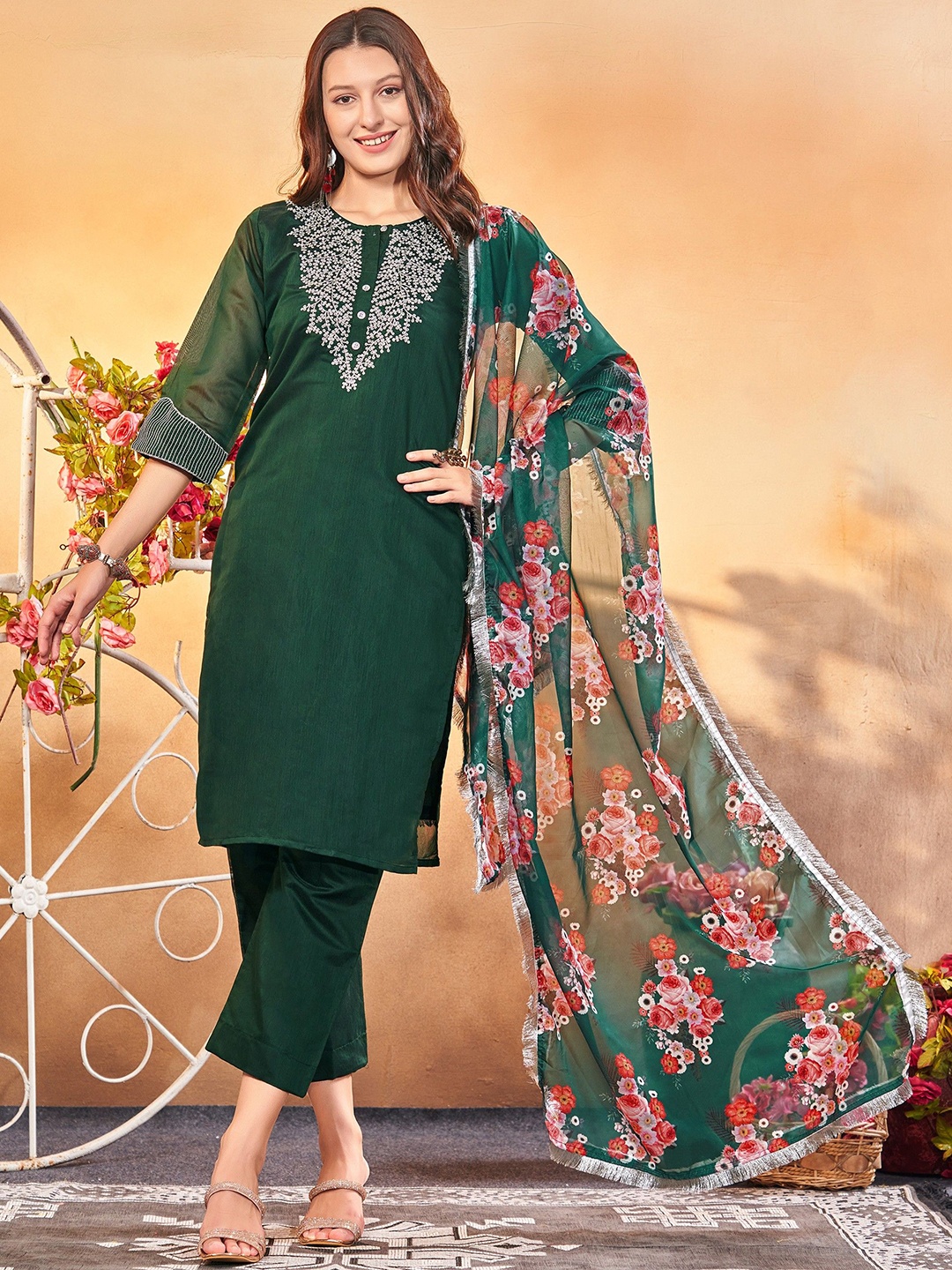 WORIVOC Ethnic Motifs Embroidered Thread Work Chanderi Silk Kurta With Trousers & Dupatta, Green
WORIVOC Ethnic Motifs Embroidered Thread Work Chanderi Silk Kurta With Trousers & Dupatta, Green