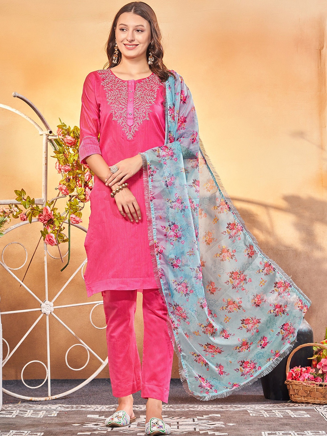 WORIVOC Ethnic Motifs Embroidered Thread Work Chanderi Silk Kurta With Trousers & Dupatta, Pink
WORIVOC Ethnic Motifs Embroidered Thread Work Chanderi Silk Kurta With Trousers & Dupatta, Pink