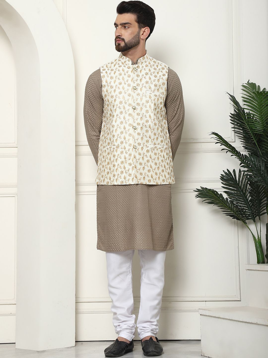 SOJANYA Embroidered Regular Thread Work Pure Cotton Kurta with Churidar, Coffee brown
SOJANYA Embroidered Regular Thread Work Pure Cotton Kurta with Churidar, Coffee brown