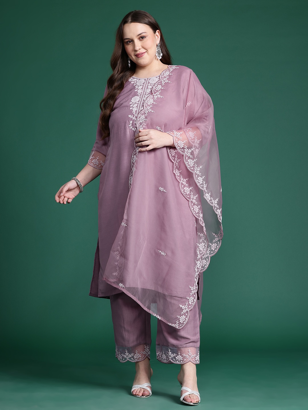 Indo Era Plus Size Floral Embroidered Thread Work Kurta With Trousers & Dupatta, Mauve
Indo Era Plus Size Floral Embroidered Thread Work Kurta With Trousers & Dupatta, Mauve