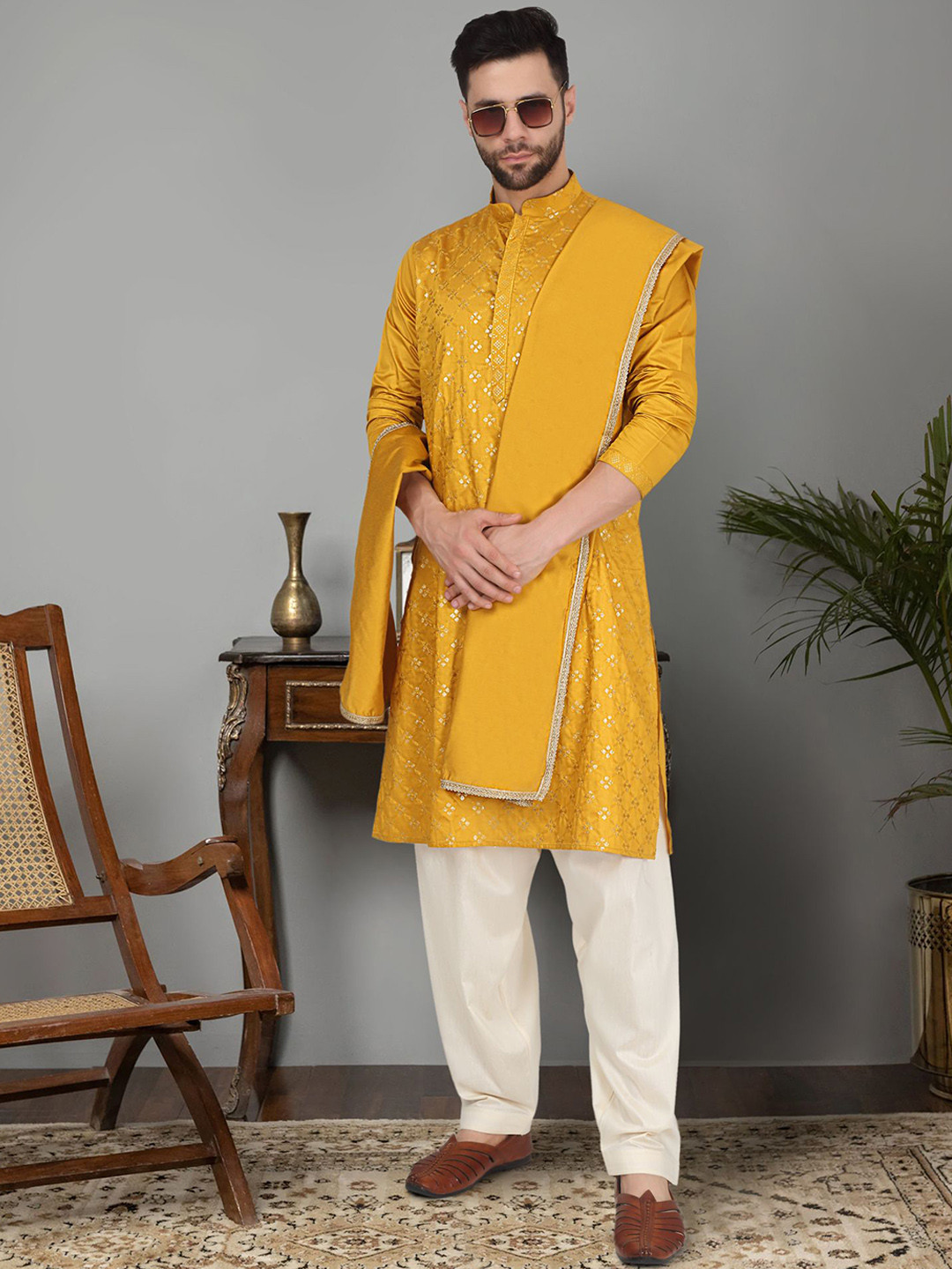 KRAFT INDIA Men Floral Embroidered Regular Sequinned Kurta with Salwar & With Dupatta, Mustard
KRAFT INDIA Men Floral Embroidered Regular Sequinned Kurta with Salwar & With Dupatta, Mustard