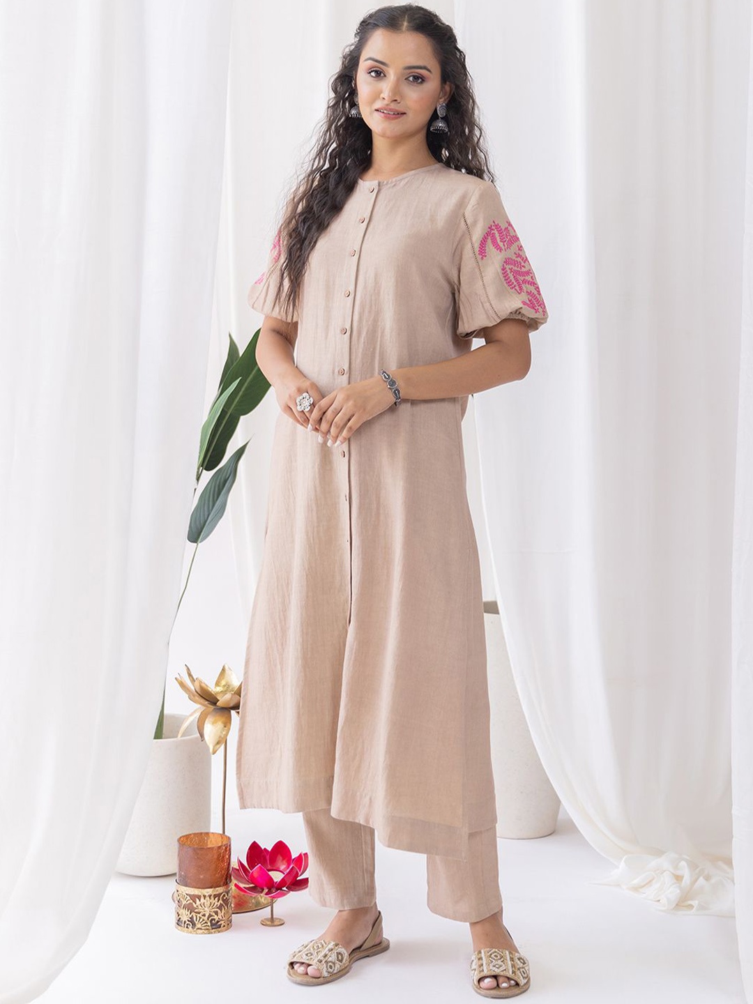 AUTUMN LANE Floral Embroidered Regular Thread Work Pure Cotton Kurta with Trousers, Beige
AUTUMN LANE Floral Embroidered Regular Thread Work Pure Cotton Kurta with Trousers, Beige