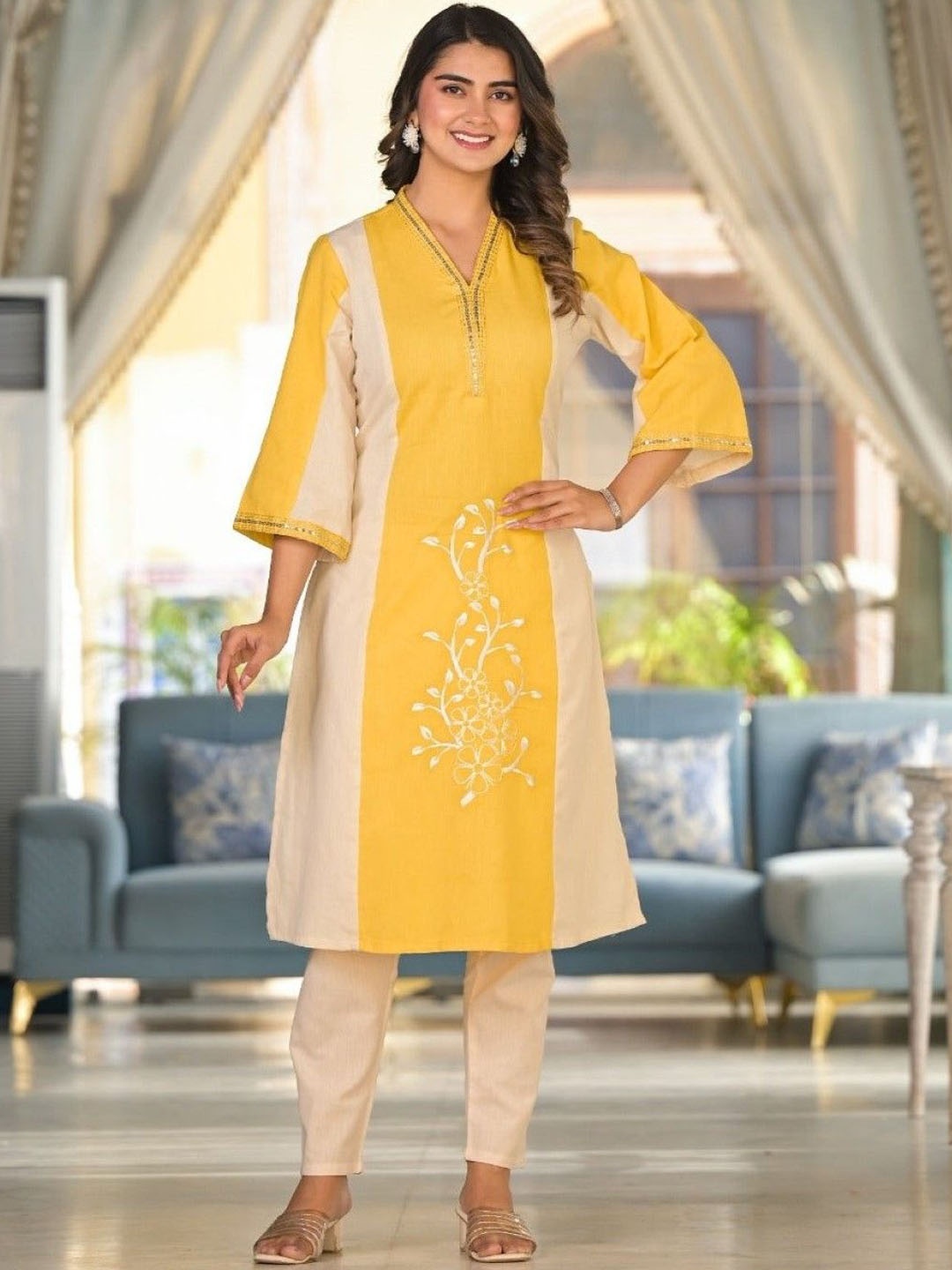 AUTUMN LANE Mughda Floral Embroidered Regular Sequinned Pure Cotton A-Line Kurta Set, Yellow
AUTUMN LANE Mughda Floral Embroidered Regular Sequinned Pure Cotton A-Line Kurta Set, Yellow