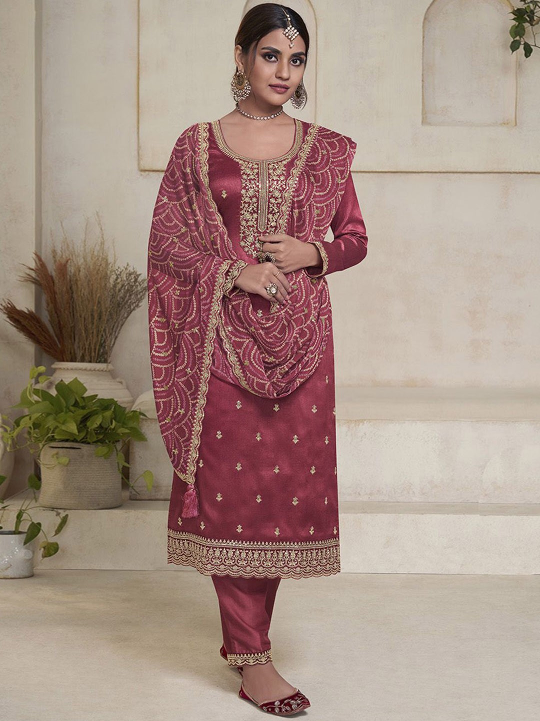 Seerat Floral Embroidered Regular Thread Work Silk Chiffon Kurta with Trousers & Dupatta, Rust
Seerat Floral Embroidered Regular Thread Work Silk Chiffon Kurta with Trousers & Dupatta, Rust
