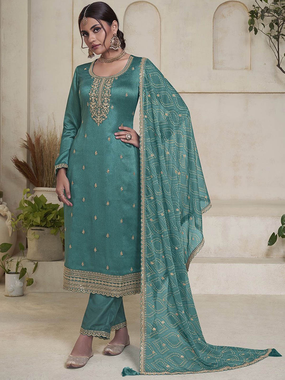 Seerat Ethnic Motifs Embroidered Regular Silk Chiffon Kurta with Trousers & With Dupatta, Green
Seerat Ethnic Motifs Embroidered Regular Silk Chiffon Kurta with Trousers & With Dupatta, Green