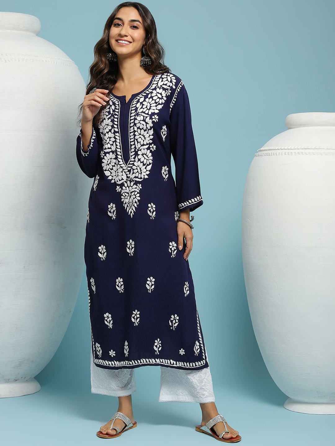 House of Chikankari Floral Embroidered Notched Neck Straight Pure Cotton Kurta, Navy blue
House of Chikankari Floral Embroidered Notched Neck Straight Pure Cotton Kurta, Navy blue