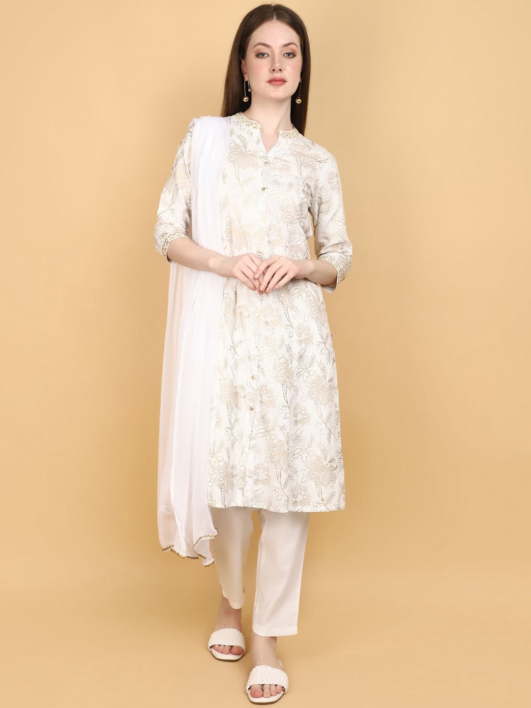 V-Mart Floral Printed Mandarin Collar Regular Mirror Work Kurta with Trouser, White
V-Mart Floral Printed Mandarin Collar Regular Mirror Work Kurta with Trouser, White