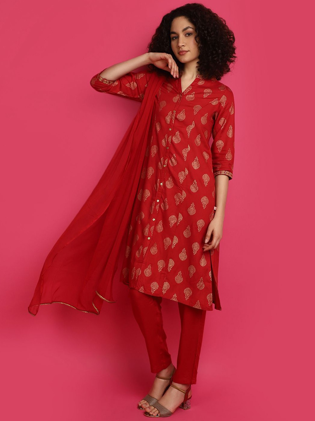 V-Mart Ethnic Motifs Printed Mandarin Collar Straight Kurta With Trousers & Dupatta, Red
V-Mart Ethnic Motifs Printed Mandarin Collar Straight Kurta With Trousers & Dupatta, Red