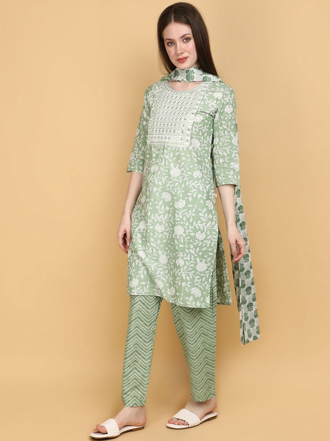 V-Mart Floral Printed Mirror Work Pure Cotton Straight Kurta with Trousers & Dupatta, Green
V-Mart Floral Printed Mirror Work Pure Cotton Straight Kurta with Trousers & Dupatta, Green
