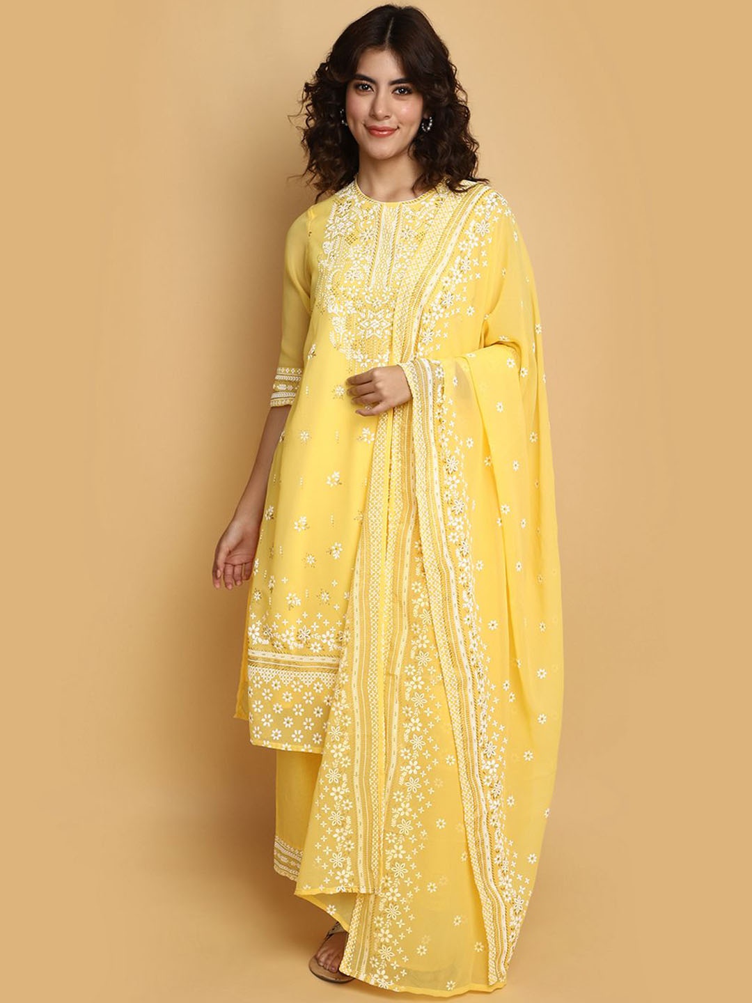 V-Mart Floral Printed Regular Thread Work Pure Cotton Kurta with Trousers & Dupatta, Yellow
V-Mart Floral Printed Regular Thread Work Pure Cotton Kurta with Trousers & Dupatta, Yellow