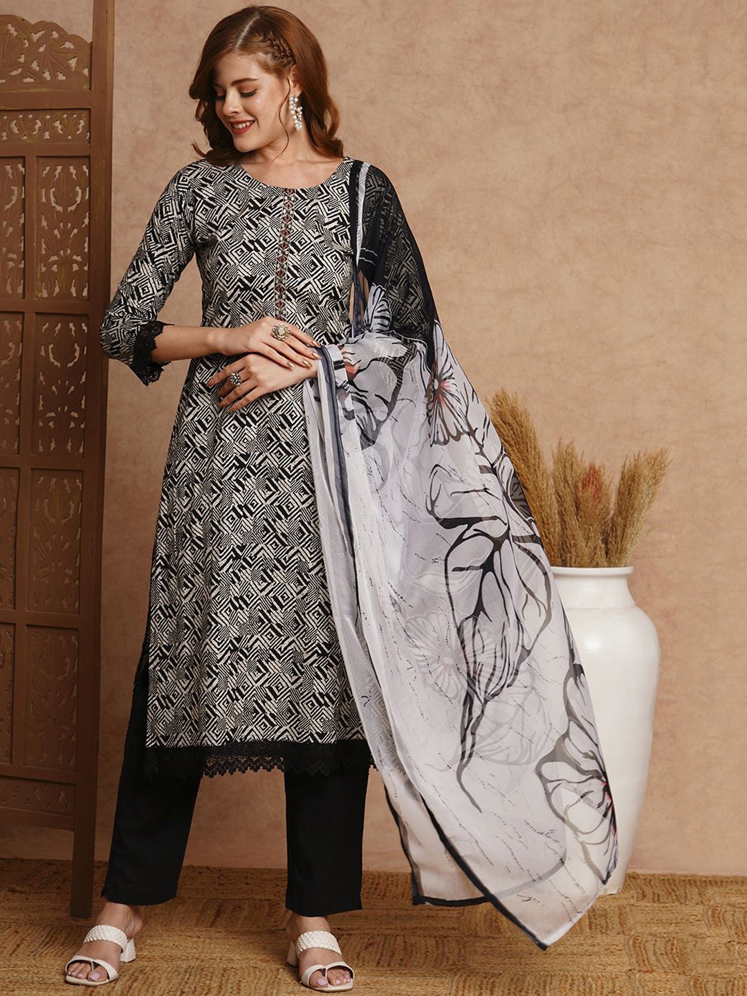 FASHOR Geometric Printed Thread Work Pure Cotton Straight Kurta With Trousers & Dupatta, Black
FASHOR Geometric Printed Thread Work Pure Cotton Straight Kurta With Trousers & Dupatta, Black